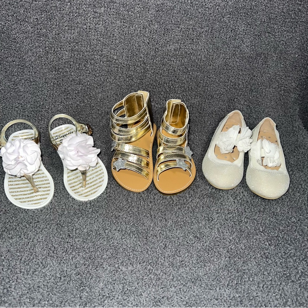 Set of baby girl shoes